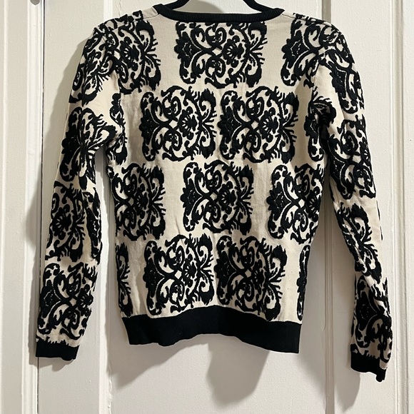 Gorgeous pullover jumper decorated in black and cream made in Brazil by HIT 🖤 - Picture 2 of 4